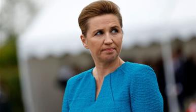 Данската премиерка ја покажа преписката со пластичниот хирург- одбива понуда за „мала корекција“ 