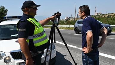 Лишен од слобода возач од Шведска, на автопатот А- 1 возел со двојно поголема брзина од дозволената