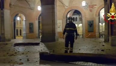Невидено невреме ја погоди Италија- градот и торнадото оштетија катедрала, десетици луѓе се повредени (ВИДЕО)