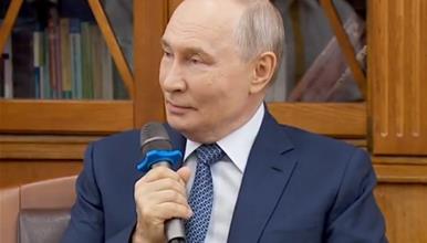 Путин се обиде да им објасни на студентите зошто ја нападнал Украина: Орки распарчуваат мечки (ВИДЕО)