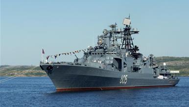 Напнато на Ламанш: Британски воени бродови со денови следат вооружен руски конвој 