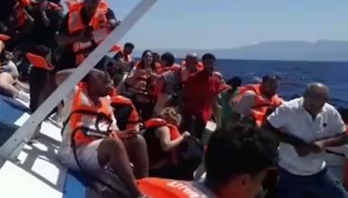 Патнички брод со над 250 туристи се преврте во близина на Кипар (ВИДЕО)
