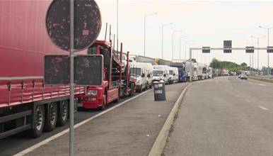 Протест на транспортерите пред седиштето на ЕУ во Скопје