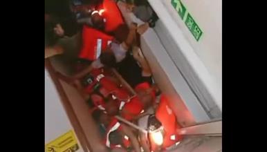 Потресна снимка од родителите на удавените деца кај Кипар:  Викаше, тато не ме пуштај! (ВИДЕО) 
