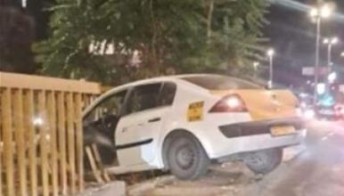 Tакси возило се заби во ограда на булевар „Србија“
