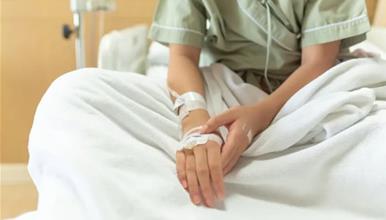 Мајка лажела дека нејзиниот син има рак и собрала 358.000 евра донации- детето со години мислело дека е болно 