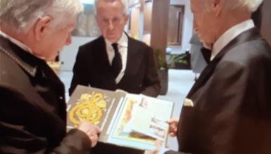 Цветин подари Виолински клуч на Карерас со порака „музиката и уметноста ќе го спасат светот“