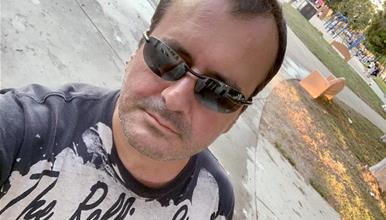 По 14 години Дарко Митревски повторно дома – со провокативен мастерклас на „Браќа Манаки“