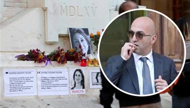 Бурни реакции откако милионер од Малта беше ослободен од обвиненијата дека го нарачал убиството на новинарката Галиција