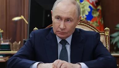 Путин се појави во јавност со чудна модринка на раката- снимката од Кремљ стана вирална (ВИДЕО)