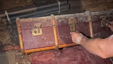 Жена купила куќа стара 100 години, па на таванот открила изненадување (ВИДЕО)