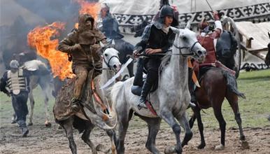 Стрелање, дресирање орли, коњски трки- во Киргистан се одржаа номадски игри со учесници од цел свет (ВИДЕО)