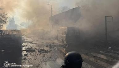 Најмалку четири загинати во руски напад на троговски центар во Украина, полн со луѓе- избувна пожар (ВИДЕО) 