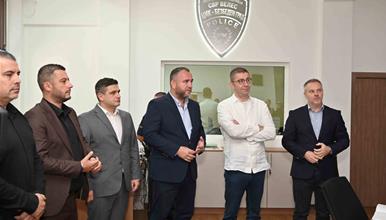 Министерот Тошковски и премиерот Мицкоски во СВР Велес: „Безбеден град“ ставен во функција