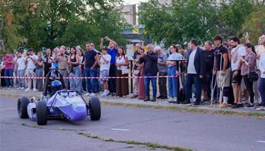 Божиновска на презентацијата на новиот болид на MES Racing: Македонските студенти покажуваат дека имаат знаење за големата инженерска сцена