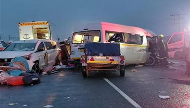 Најмалку 21 жртва во страшна сообраќајна несреќа во Јужна Африка 