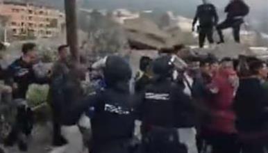 Хаос во Сеута- мигрантите ја нападнаа шпанската полиција, ангажирана е и војската- има повредени (ВИДЕО)