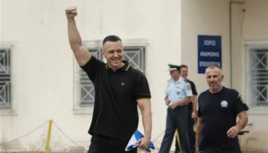 Политички земјотрес во Грција: Излезе од затвор истакнат неонацист и најави враќање во политиката (ВИДЕО)
