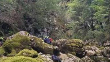 Трагедија во Словенија: Татко загина обидувајќи се да го спаси својот седумгодишен син кој паднал во провалија