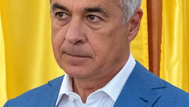 Романски екстремно десничарски политичар приведен поради измама, планирал и државен удар