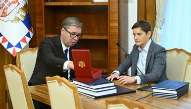 Вучиќ ѝ ги предаде должностите на Ана Брнабиќ