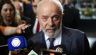 Тесно во Бразил: Граѓаните избираат помеѓу Лула и Болсонаро