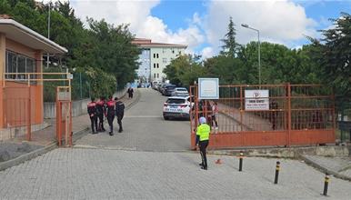 Напад со нож во училиште во Истанбул: Средношколка нападнала основци, еден е во критична состојба (ВИДЕО) 