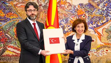 Претседателката Сиљановска-Давкова ги прими акредитивните писма на новоименуваниот амбасадор на Турција, Алпер Акташ