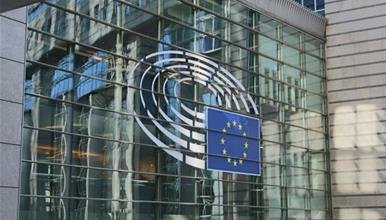 Пукотница во близина на Европскиот парламент: Едно лице загина, полицаец е застрелан во глава 