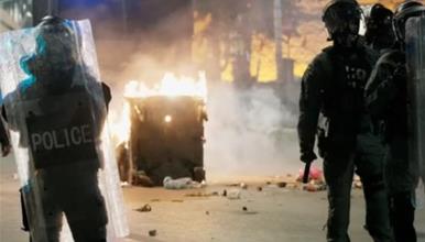 Шест повредени полицајци по насилниот протест во Тирана