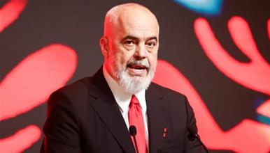 Еди Рама се огласи прв пат од почетокот на насилните протести во Албанија: Нема да поднесам оставка (ВИДЕО)