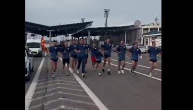 Маратонците, кои трчаат во чест на Тоше пристигнаа во Македонија, утре се во Крушево