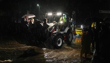 Најмалку тројца загинаа и четворица се исчезнати во големите поплави во Истанбул- се најавуваат нови дождови (ВИДЕО)