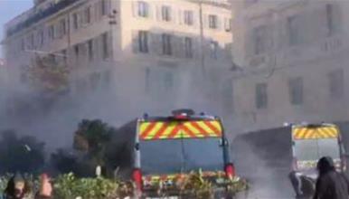 Масовни протести ја тресат Франција, речиси 300 приведени во неколку градови