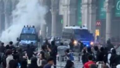 Катастрофално во Франција: Едно лице почина на протестите, повеќе од 800 приведени