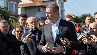 Мицкоски ќе присуствува на промоција на проектот за набавка на 100 нови амбулантни возила 