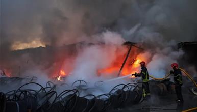 Руски напад со дронови среде сообраќајниот шпиц кај Киев, има загинати (ФОТО)