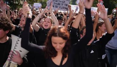 Масовни протести низ Грција- учениците и студентите направија хаос во Атина, 20 уапсени (ВИДЕО)