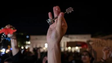 Илјадници луѓе во Португалија на протест поради станбената криза, приведени се 55 лица (ВИДЕО)