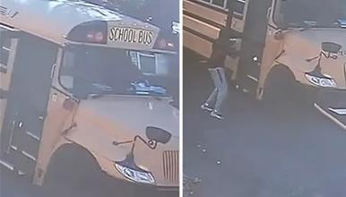Храбро момче влета во училишен автобус и им ги спаси животите на 20 деца, кои врескаат (ВИДЕО)
