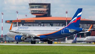 Затворени се сите четири аеродроми во Москва поради напади со дронови- се евакуираат патниците