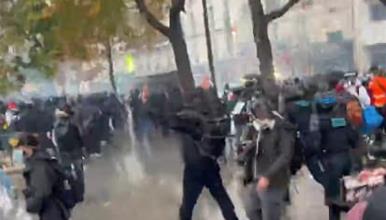 Почна хаосот во Париз: Маскирани демонстранти кршат и ограбуваат (ВИДЕО) 