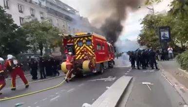 Франција и понатаму нестабилна: Полицискиот час останува на сила