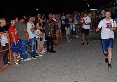 Обновена трката на келнери во Гевгелија
