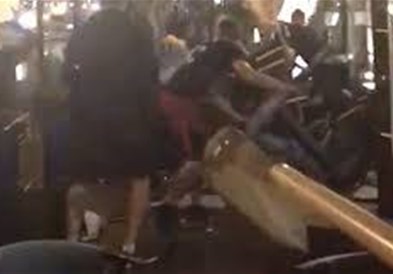 Хулигани нападнале навивачи на Ливерпул во Киев (ВИДЕО)
