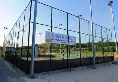 Од утре отворени игралиштата на песок на Градска плажа „Парк“
