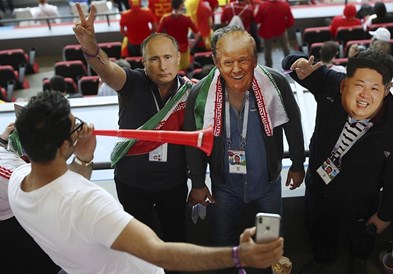Фото: Путин, Трамп и Ким Јонг  на стадионот во Казањ