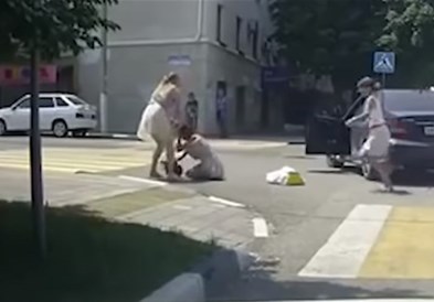 Нова урнебесна снимка на тепачка на руските улици (видео)
