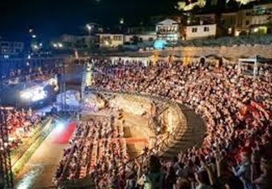 По роденденскиот концерт на „Синтезис", „Охридско лето" продолжува со настап на дуото „Сора"