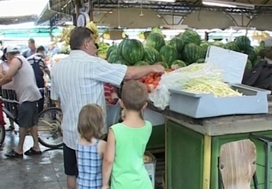 Каде и како пазарџиите ги чуваат производите ?